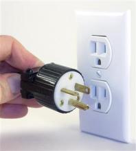 Mismatched plug and receptacle.